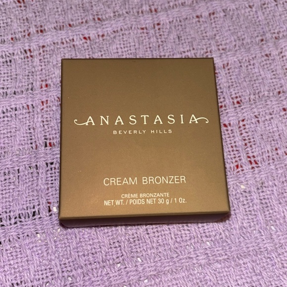 Anastasia Beverly Hills Other - Anastasia Beverly Hills Cream Bronzer in Amber Brand New